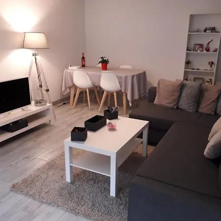 Apartament Plein Coeur Des Chartrons- Avec Ascenseur Et Parking *