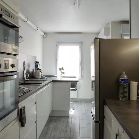 Apartment Plein Coeur Des Chartrons- Avec Ascenseur Et Parking
